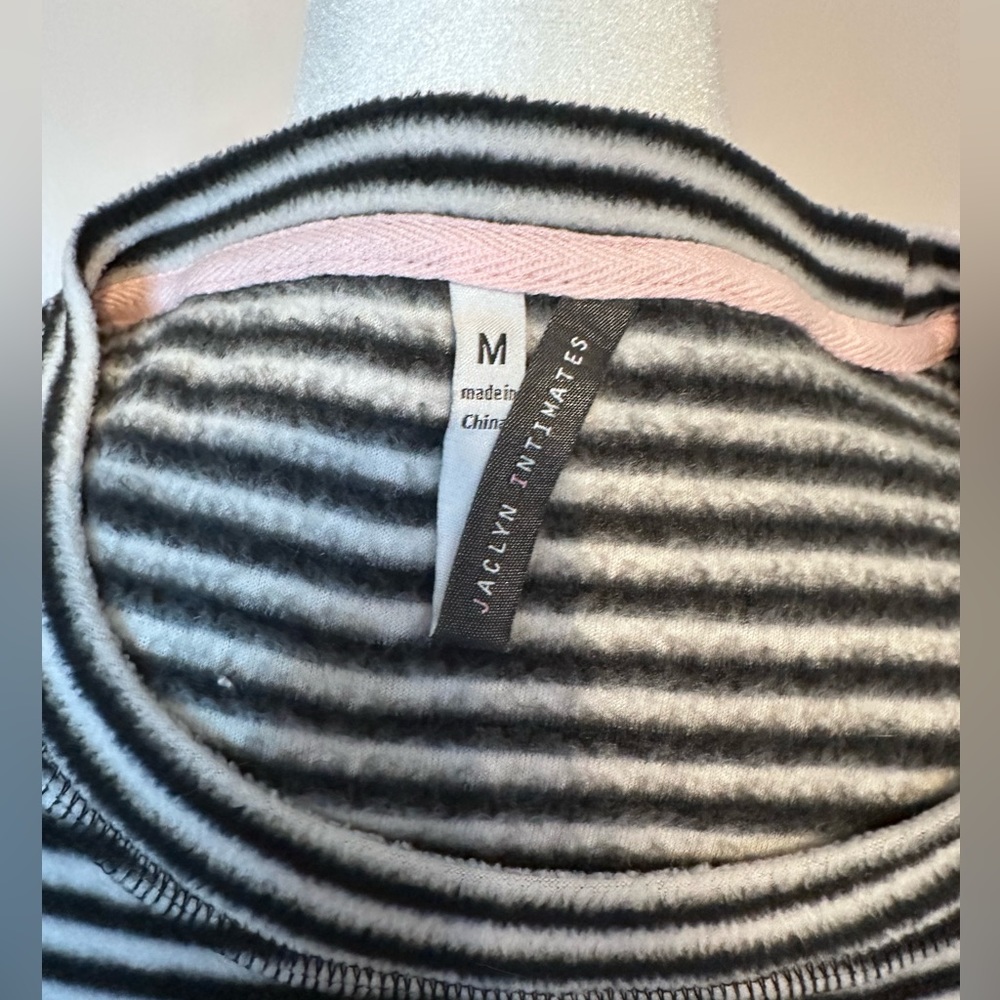 Sweater - Picture 3 of 3